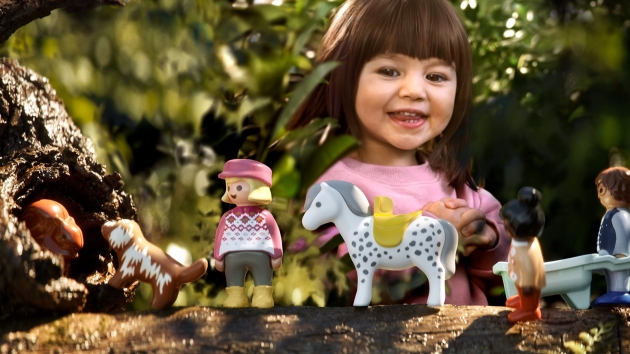 Von der Entstehung bis zur Einführung: Playmobil bündelt Prozesse - Playmobil hat mit Jahresbeginn 2024 die Produktion aller Artikel im Kleinkindportfolio von klassischen, fossilbasierten auf pflanzenbasierte Materialien umgestellt - Quelle: Playmobil/Christian Berg